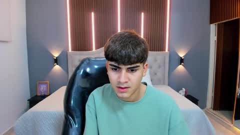 Snapshot of tommy18__ chatting on October 10, 4:50 am Tommy  online show from October 10, 4:50 am