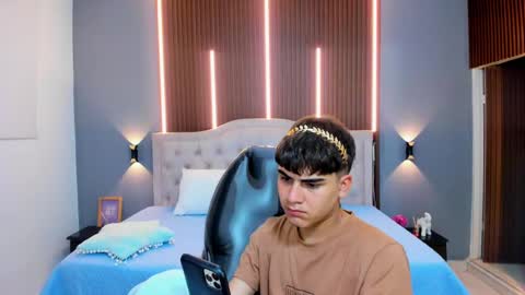 Snapshot of tommy18__ chatting on October 28, 3:31 am Tommy  online show from October 28, 3:31 am