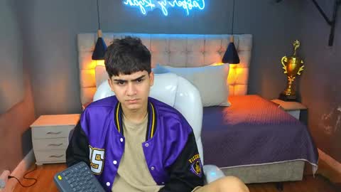 Snapshot of tommy18__ chatting on March 6, 7:03 am Tommy  online show from March 6, 7:03 am