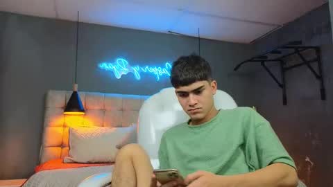 Snapshot of tommy18__ chatting on February 19, 7:06 am Tommy  online show from February 19, 7:06 am