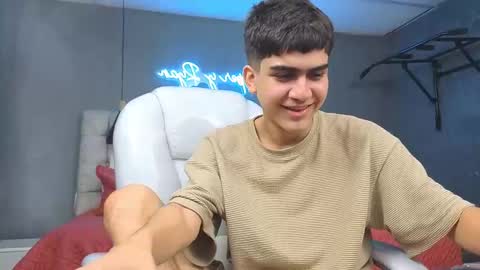 Snapshot of tommy18__ chatting on February 20, 6:39 am Tommy  online show from February 20, 6:39 am