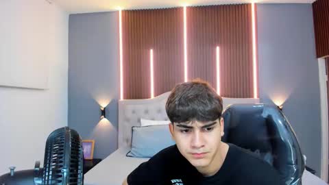 Snapshot of tommy18__ chatting on October 21, 3:20 am Tommy  online show from October 21, 3:20 am