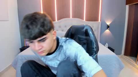 Snapshot of tommy18__ chatting on October 4, 5:01 am Tommy  online show from October 4, 5:01 am