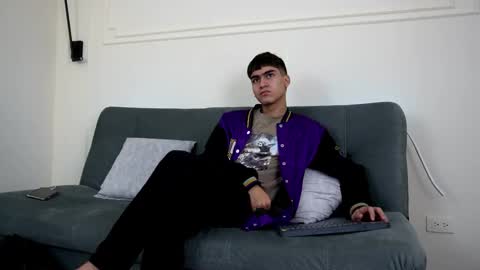 Snapshot of tommy18__ chatting on February 16, 6:43 am Tommy  online show from February 16, 6:43 am