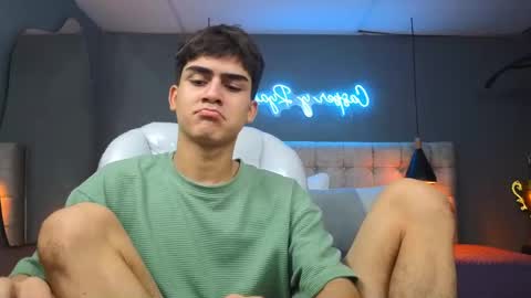 Snapshot of tommy18__ chatting on March 5, 5:40 am Tommy  online show from March 5, 5:40 am