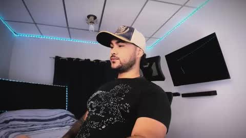 tommy_sccott online show from February 4, 9:43 pm