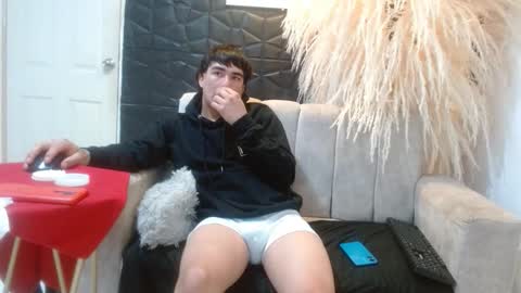 tomy337271 online show from December 5, 6:26 pm