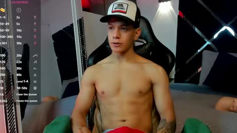 tony_petrov online show from April 29, 5:45 am