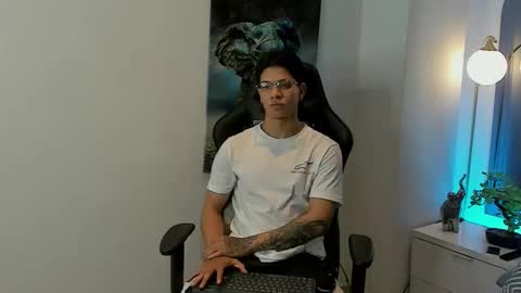 tony_petrov online show from January 9, 4:07 am