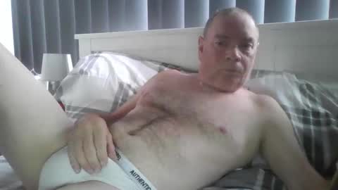 Snapshot of tonygibbson62 chatting on October 27, 9:11 am tonygibbson62 online show from October 27, 9:11 am