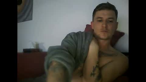 tonystrawberry online show from April 6, 9:48 pm