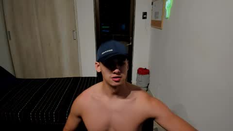 travis bakerr online show from June 8, 1:23 am