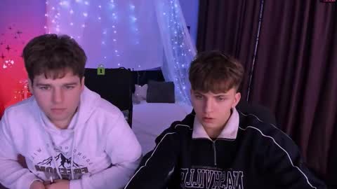 Travis online show from December 21, 8:28 pm