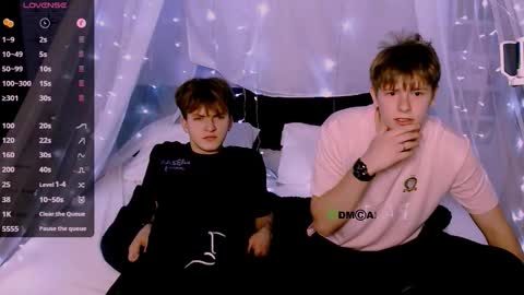 Travis online show from September 30, 8:12 pm