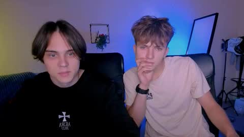 Travis online show from September 23, 8:19 pm