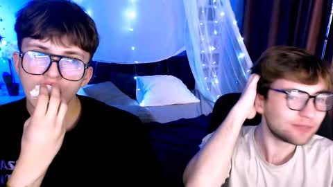 Travis online show from November 20, 8:40 pm