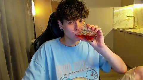 travisrivas online show from October 15, 3:52 pm