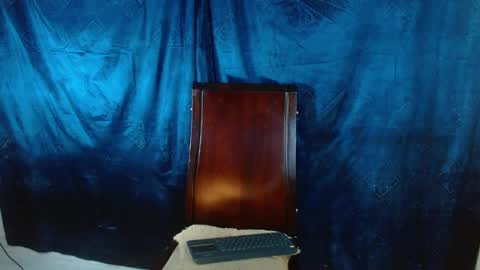 TRAV - INDEPENDENT MODEL online show from February 4, 1:48 pm