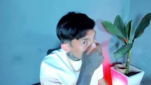 TRAV - INDEPENDENT MODEL online show from March 11, 9:37 pm