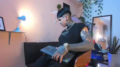 TRAV - INDEPENDENT MODEL online show from January 27, 4:20 am