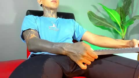 TRAV - INDEPENDENT MODEL online show from February 25, 5:52 am