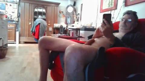 Snapshot of trebgeis1 chatting on September 28, 5:05 am trebgeis1 online show from September 28, 5:05 am