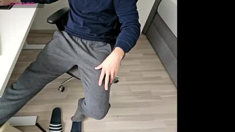 tree1989 online show from September 14, 2:52 pm