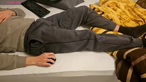 tree1989 online show from January 12, 6:12 pm