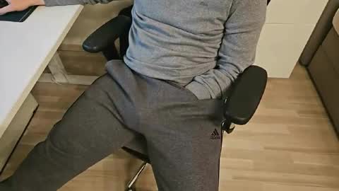 tree1989 online show from February 6, 6:02 pm