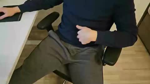 tree1989 online show from January 2, 7:51 pm