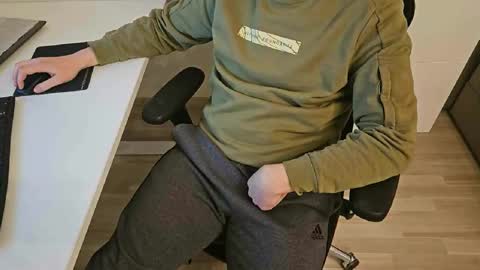 tree1989 online show from February 13, 7:52 pm