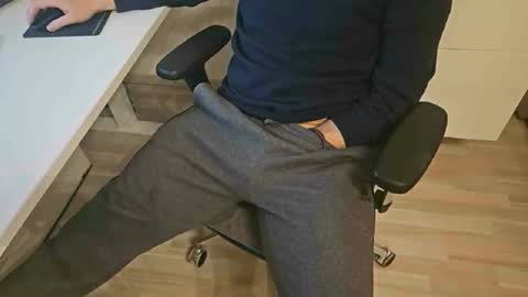 tree1989 online show from January 4, 7:02 pm