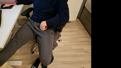 tree1989 online show from September 17, 6:53 pm