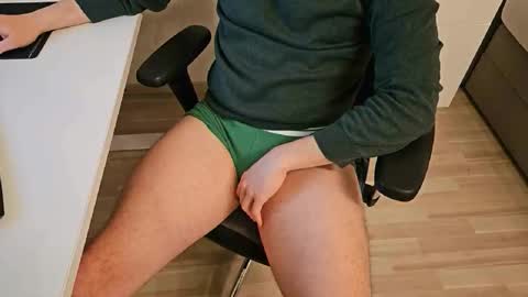 tree1989 online show from February 25, 6:42 pm