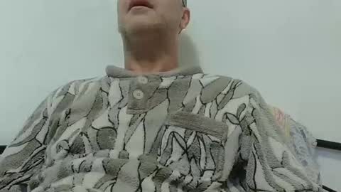 Snapshot of trevido4u chatting on December 4, 5:27 am trevido4u online show from December 4, 5:27 am