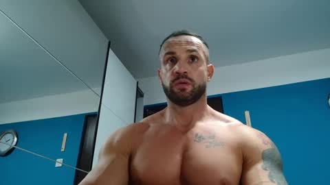 tridentmuscles online show from December 24, 8:05 pm