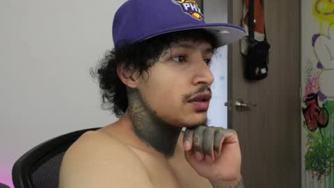 - trieone online show from February 7, 9:42 pm