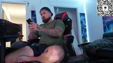 tristanhardwood online show from December 15, 1:13 am