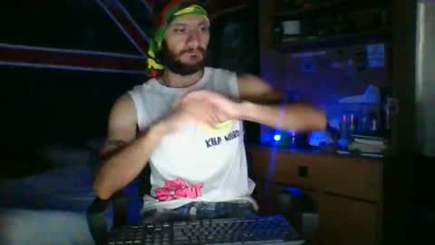 Snapshot of trizquelmen chatting on December 3, 3:40 am Andrew online show from December 3, 3:40 am