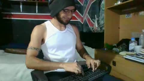 Snapshot of trizquelmen chatting on January 3, 10:51 pm Andrew online show from January 3, 10:51 pm