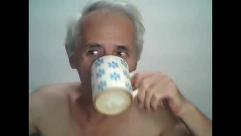 Snapshot of tuamigo8a chatting on October 25, 9:49 pm Siveomeves online show from October 25, 9:49 pm