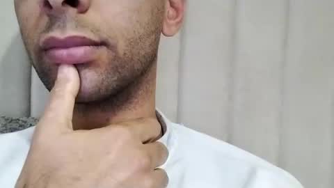 Snapshot of tunisiensexyguy chatting on February 9, 5:40 am TunisienSexyGuy online show from February 9, 5:40 am