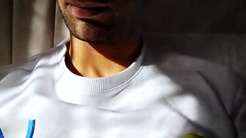 Snapshot of tunisiensexyguy chatting on December 24, 11:49 am TunisienSexyGuy online show from December 24, 11:49 am