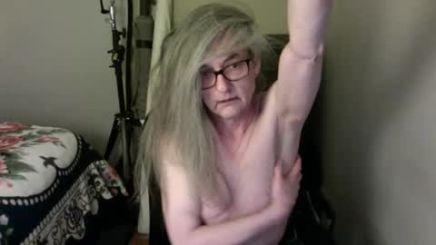 twigslet online show from March 28, 2:01 am