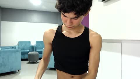 Snapshot of twink_waldorf chatting on December 13, 8:15 pm Twink Waldorf online show from December 13, 8:15 pm