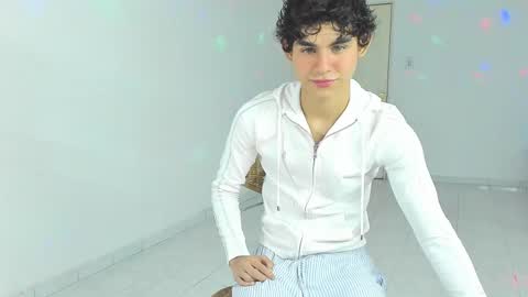 Snapshot of twink_waldorf chatting on September 16, 12:44 am Twink Waldorf online show from September 16, 12:44 am