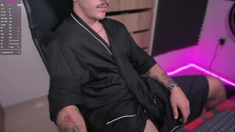 Snapshot of twinkpartyuncut chatting on December 14, 2:01 am MASTER GERRY online show from December 14, 2:01 am