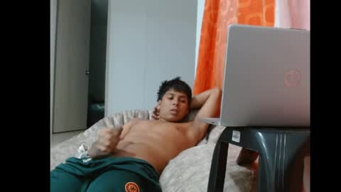 twinks004 online show from April 28, 2:27 am