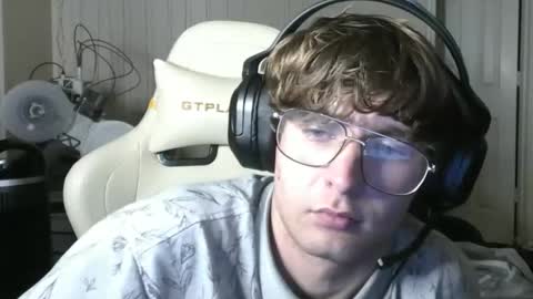 shytwink online show from December 20, 11:56 pm