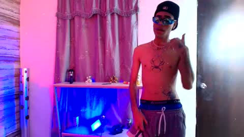 Snapshot of twinslovers_ chatting on September 27, 9:12 pm    online show from September 27, 9:12 pm